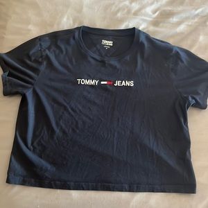 Medium navy blue women’s Tommy Hillfiger tee